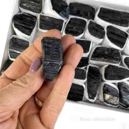 Voimakivi Musta Turmaliini raakapala klusteri Puolijalokivi Kivikauppa netissä Kivet ja kristallit Energiakivet Maadoittavat suojelevat kivet
