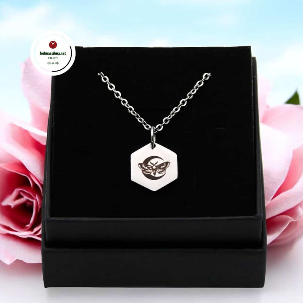 Kaulakoru Yöperhonen kuusikulmainen riipus terästä Moth symboli korut Noitapuoti Mystiikka kauppa Noita kauppa Kolmas Silmä Jewelry