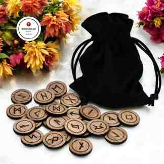 Kotimaiset Puiset Riimukivet tammea Kolmas Silmä Creations Viikinki riimut Vanhempi futhark riimumerkit Osta riimukivet Riimujen käyttö Suomalaiset riimut