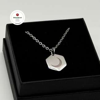 KSJ Kaulakoru Kuunsirppi kuusikulmainen ruostumatonta terästä Sirot kaulakorut Korulahja Noidan riipus Pakanan koru Kolmas Silmä Jewelry