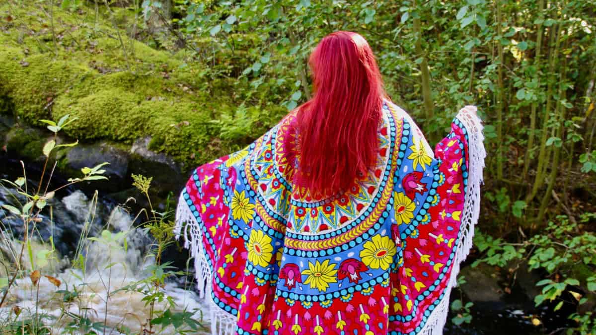 Luonnonnoidan palvelut Saaga Saarnisola Oman polun mentorointi Luonnonmagia työpaja Intuitiiviset tulkinnat Rumpupiiri Espoo ja Kauniainen Noidan palvelut Shamanistinen rumpuhoito Rumpuohjaaja