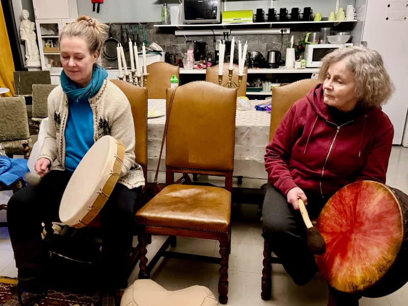 Shamanistinen rumpuhoito koulutus Juha Kivinen Shamanismi kurssi Mikä on samanismi Shamaani hoito kokemuksia