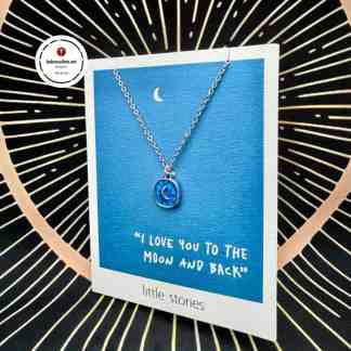 Kaulakoru kortissa ”Moon and back” Kuunsirppi emaloitu Korulahja naiselle tytölle ystävälle