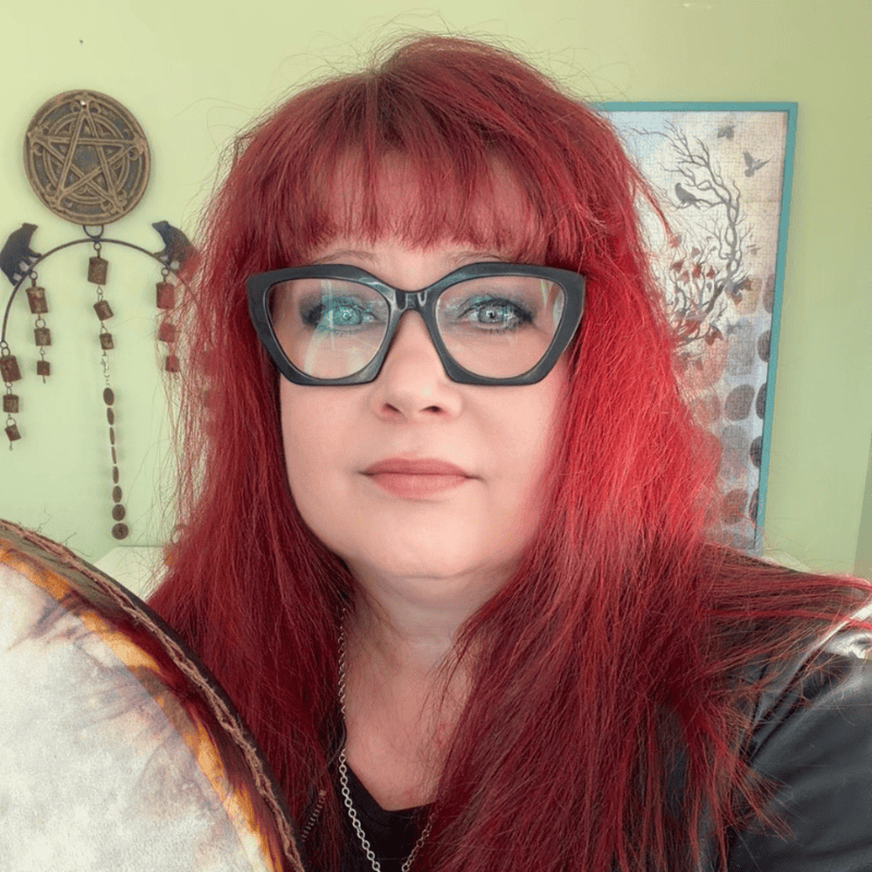 Saaga Saarnisola Luonnonnoita Shamanistinen rumpuhoitaja