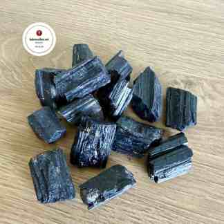 Kivikokoelma Musta Turmaliini vaikutus Raakapala Brasilia Kivet ja kristallit netistä Raakakivet Kristalli kauppa Mistä ostaa kristalleja Kivet ja kristallit merkitys Kivikauppa netissä