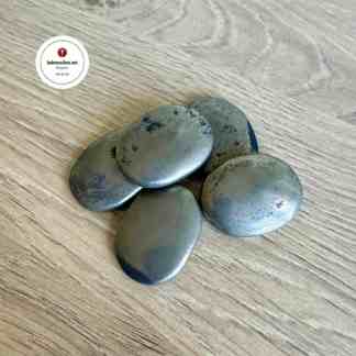 Pyriitti huolikivi Kämmenkivi onnenkivi stressikivi Kivikauppa netissä Voimakivet Pyriitti vaikutus Rikkikiisu