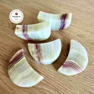 Raitainen Onyx Puolikuu Kivet ja kristallit Voimakivet merkitykset Kivikauppa netissä Energiakivet Parantavat kristallit Eettisesti louhitut puolijalokivet