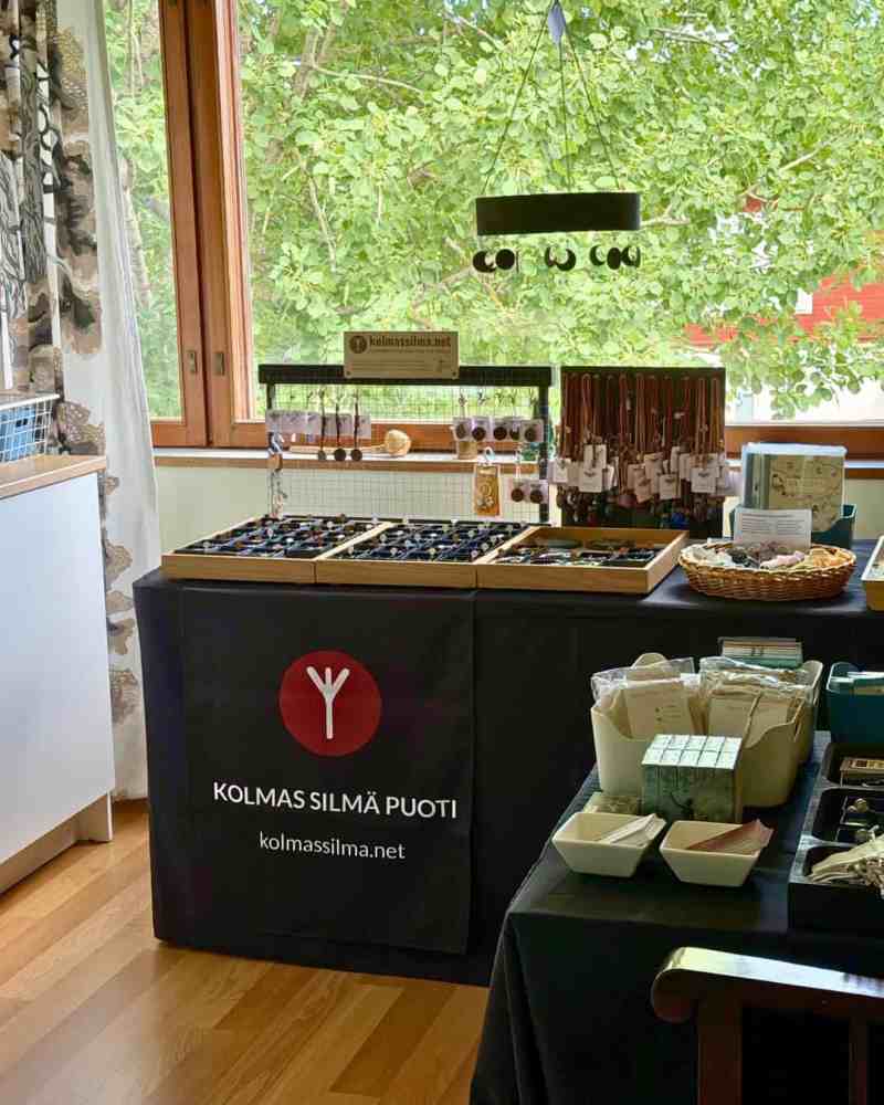 Kolmas Silmä Puoti Pop up myymälä Mystiikka kauppa Espoo Kauniainen